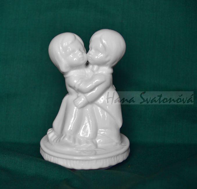 Chlapeček a holčička kruh - výška 9cm