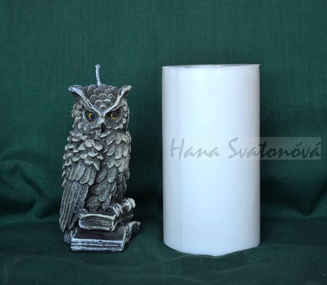 Sova na knize - výška 9,5cm