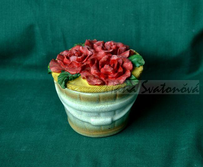 Kazeta - košík s růžemi, velikost 9x9x8cm