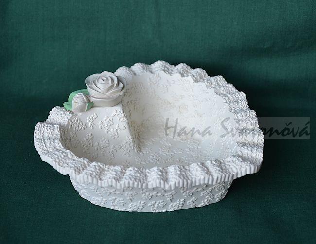 Miska srdce krajkové s růží, velikost 13,5x13x5cm