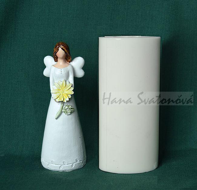 Andělka s květinou - výška 11,5cm